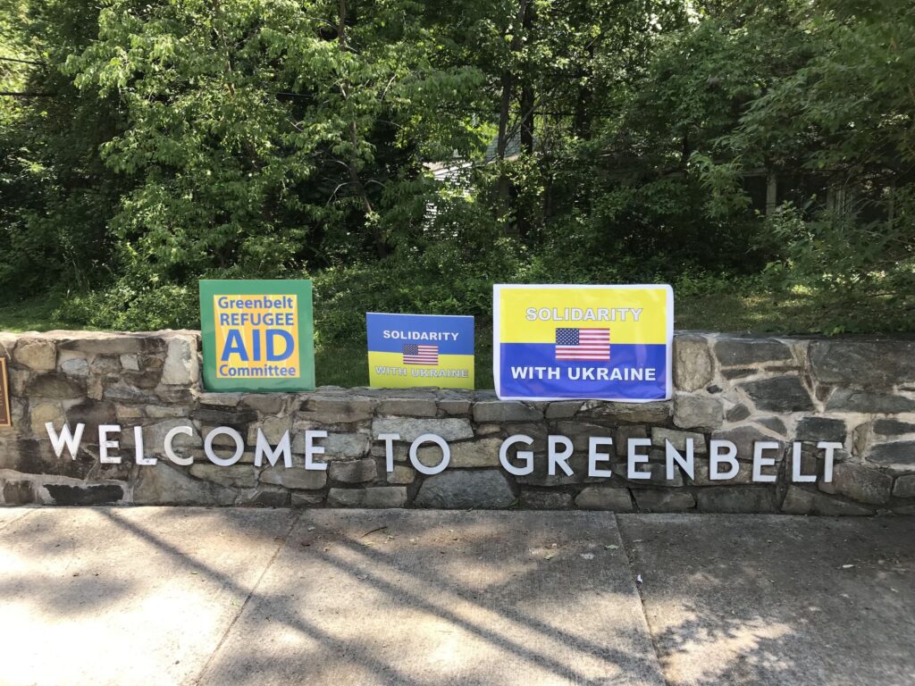 Ukraine support signs at Greenbelt entrance